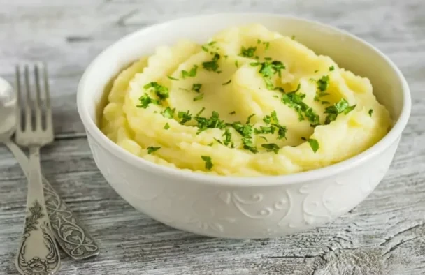 Пюре стане ніжним, якщо масло додати раніше молока